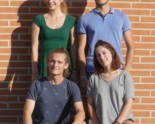 Les quatre étudiants prêts pour l'aventure en Antarctique. Les quatre étudiants prêts pour l'aventure en Antarctique.