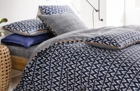 Housse de couette à motifs bleu nuit, 17,99€ (au lieu de 29,99€) Housse de couette à motifs bleu nuit, 17,99€ (au lieu de 29,99€)
