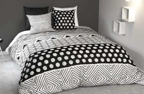Housse de couette noire et blanche, 33€ (au lieu de 65€) Housse de couette noire et blanche, 33€ (au lieu de 65€)