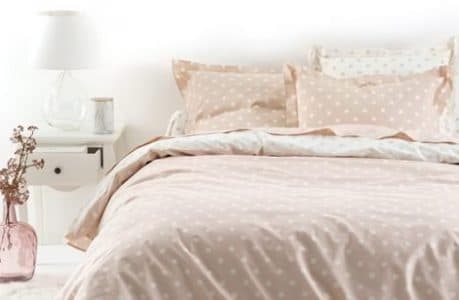 Housse de couettes à pois, 16,19€ (au lieu de 26,99€), existe en rose, bleu, vert, violet et gris Housse de couettes à pois, 16,19€ (au lieu de 26,99€), existe en rose, bleu, vert, violet et gris