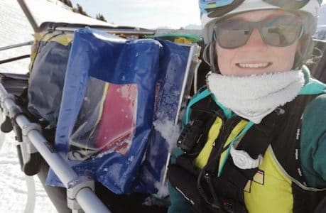 Moi avec un traîneau que je remonte sur le télésiège après un secours. Moi avec un traîneau que je remonte sur le télésiège après un secours.