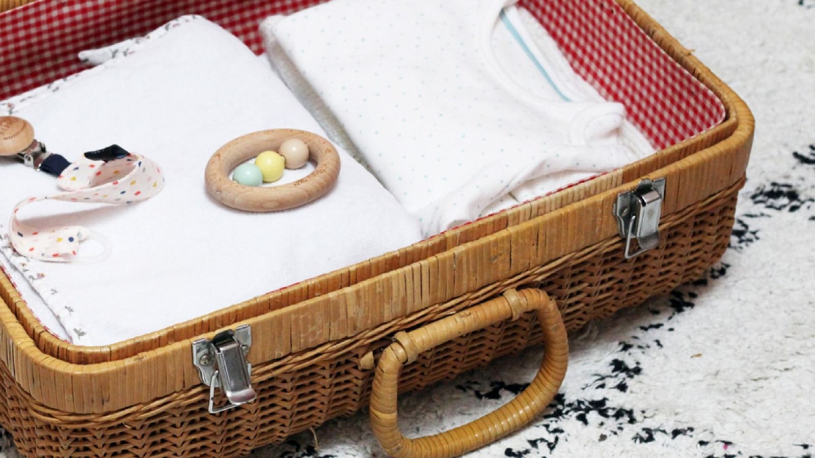 12 essential suggestions for a perfect maternity suitcase