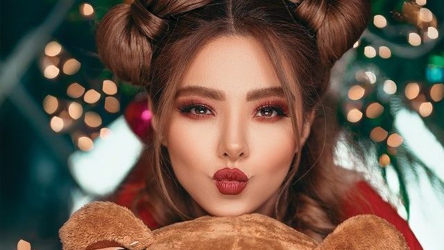 Les Éclaireuses Beauté on Instagram: “Joyeux Noël 🤶🤩épatez tout le monde  avec ce joli make-up de s…