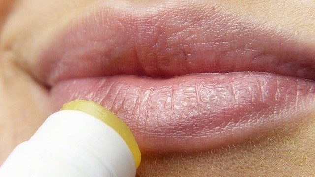 SOS lèvres sèches : peut-on appliquer du baume à lèvres à un enfant ? 