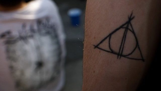 JK Rowling transphobe : des fans retirent leur tatouage Harry Potter