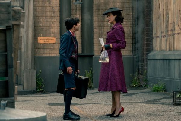 THE UMBRELLA ACADEMY (L to R) AIDAN GALLAGHER as NUMBER FIVE and KATE WALSH as THE HANDLER in episode 207 of THE UMBRELLA ACADEMY Cr. CHRISTOS KALOHORIDIS/NETFLIX © 2020