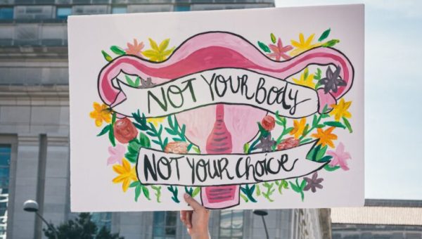 Pancarte de manifestation "pas ton corps, pas tes choix"