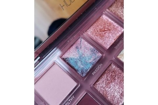 huda-beauty-naughty-nude-palette-6 huda-beauty-naughty-nude-palette-6