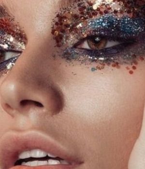 « maquillage-paillettes-fete »