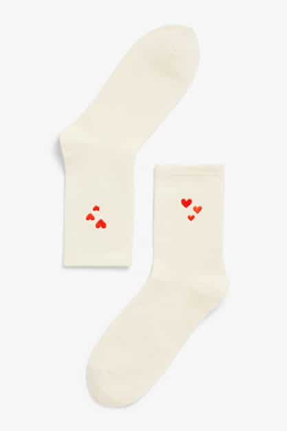 Chaussettes cœurs brodés, Monki, 6€