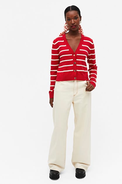Cardigan rouge avec boutons cœurs, Monki, 20€ ou plus long à rayures, 25€