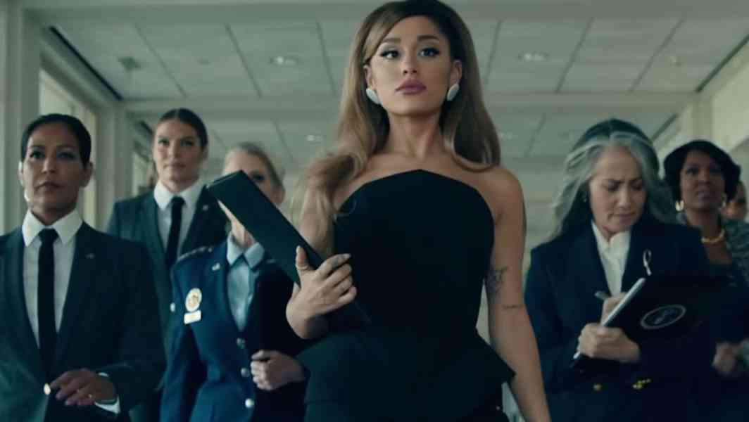 Ariana Grande en présidente des États-Unis dans le clip de sa chanson "Positions"