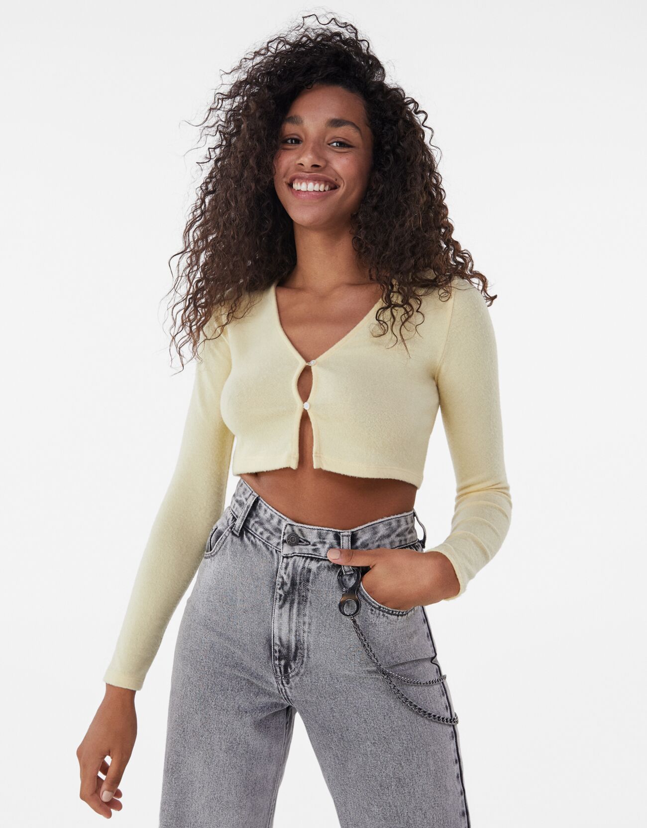 Pully top en polyester, Bershka,15,99 €.