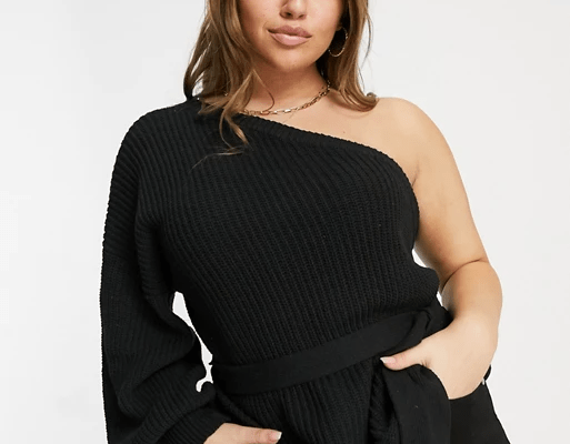 Pull asymétrique avec une épaule dénudée, AX Paris Plus, 17,45 €. Pull asymétrique avec une épaule dénudée, AX Paris Plus, 17,45 €.