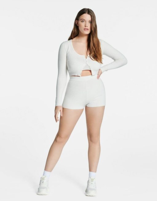 Short ajusté en maille, Bershka, 15,99 €.