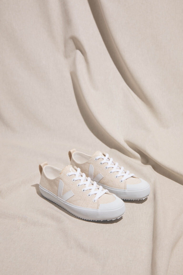 Baskets en jute, coton et polyester recyclés, Veja x Icicle, 95€ (en boutique à partir du 15 avril) Baskets en jute, coton et polyester recyclés, Veja x Icicle, 95€ (en boutique à partir du 15 avril)