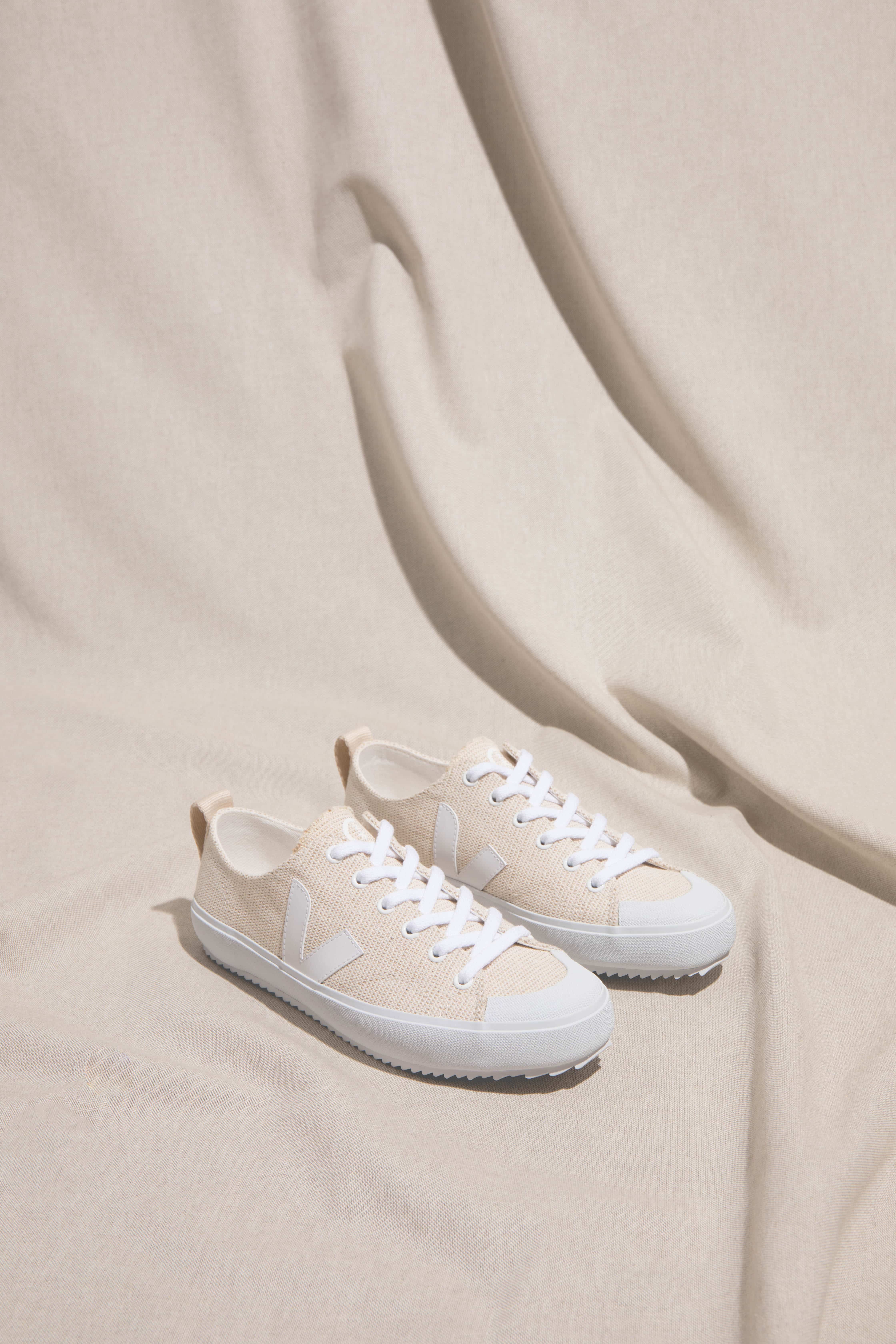 Baskets en jute, coton et polyester recyclés, Veja x Icicle, 95€ (en boutique à partir du 15 avril)