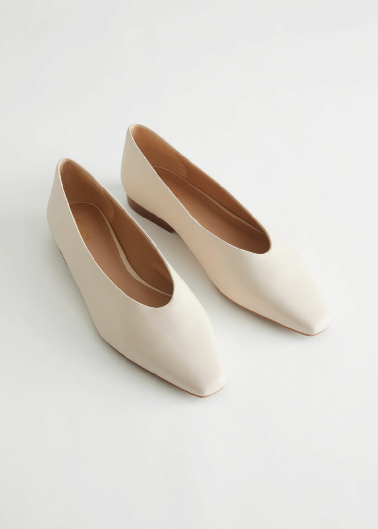 Ballerines en cuir lisse et semelle en gomme, & Other Stories, 79 €. Ballerines en cuir lisse et semelle en gomme, & Other Stories, 79 €.