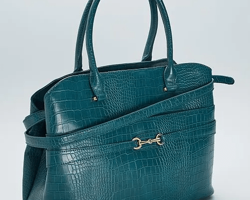 Grand sac à main en simili effet croco, Kiabi, 24 €. Grand sac à main en simili effet croco, Kiabi, 24 €.