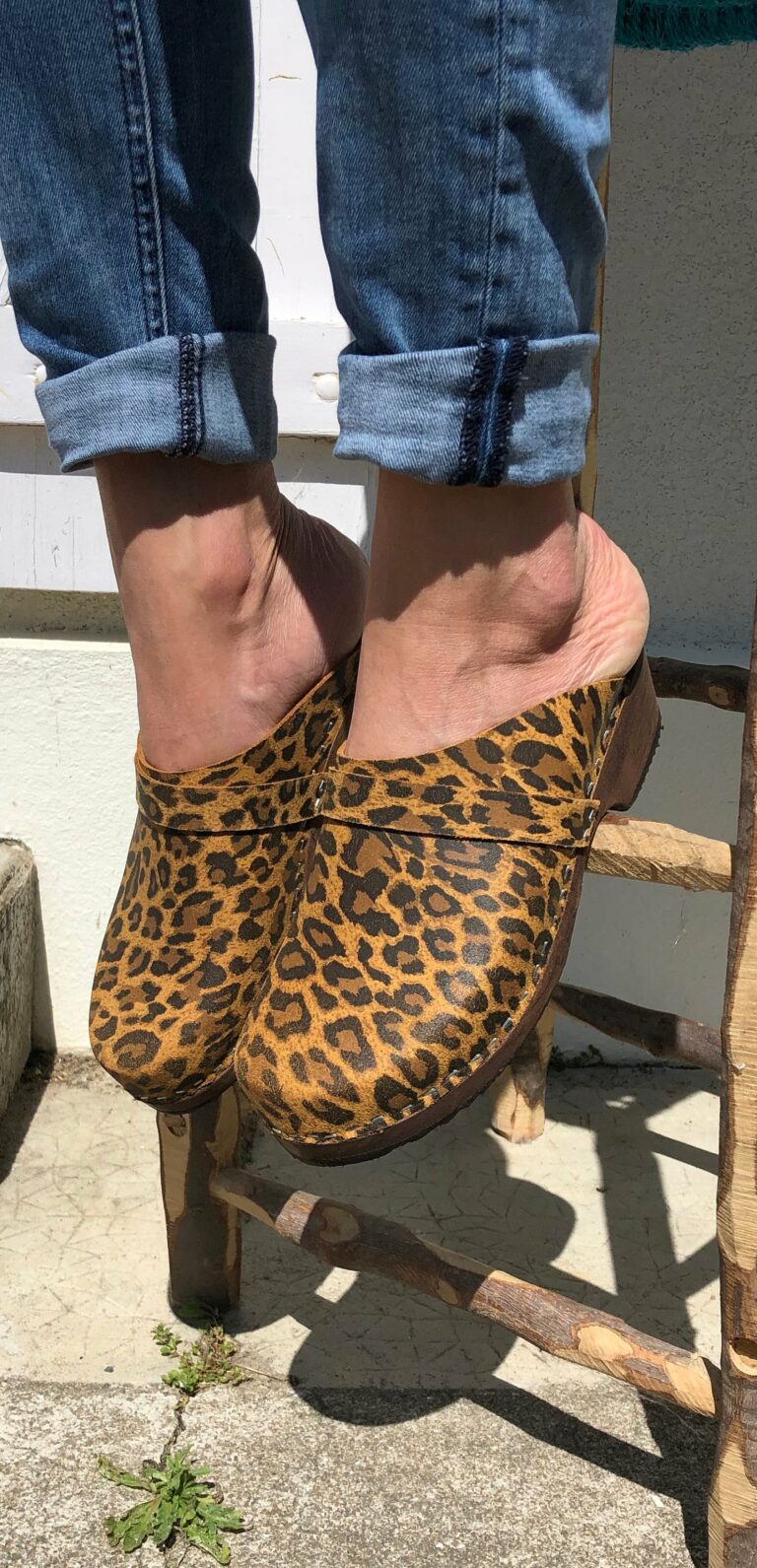Sabot suédois imprimé léopard, Jullyewoodandleather sur Etsy, 79€. Sabot suédois imprimé léopard, Jullyewoodandleather sur Etsy, 79€.