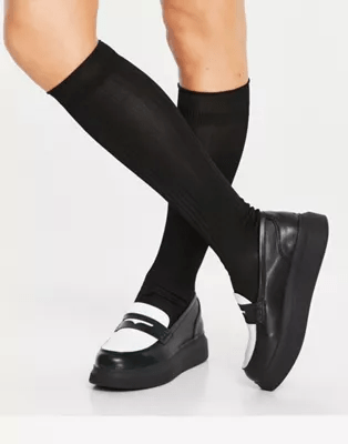 Mocassins en similicuir noir et blanc, Koi Footwear, 48,99€.