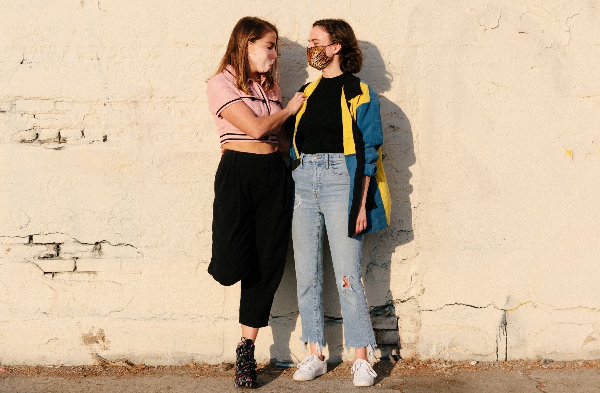 deux femmes masquees