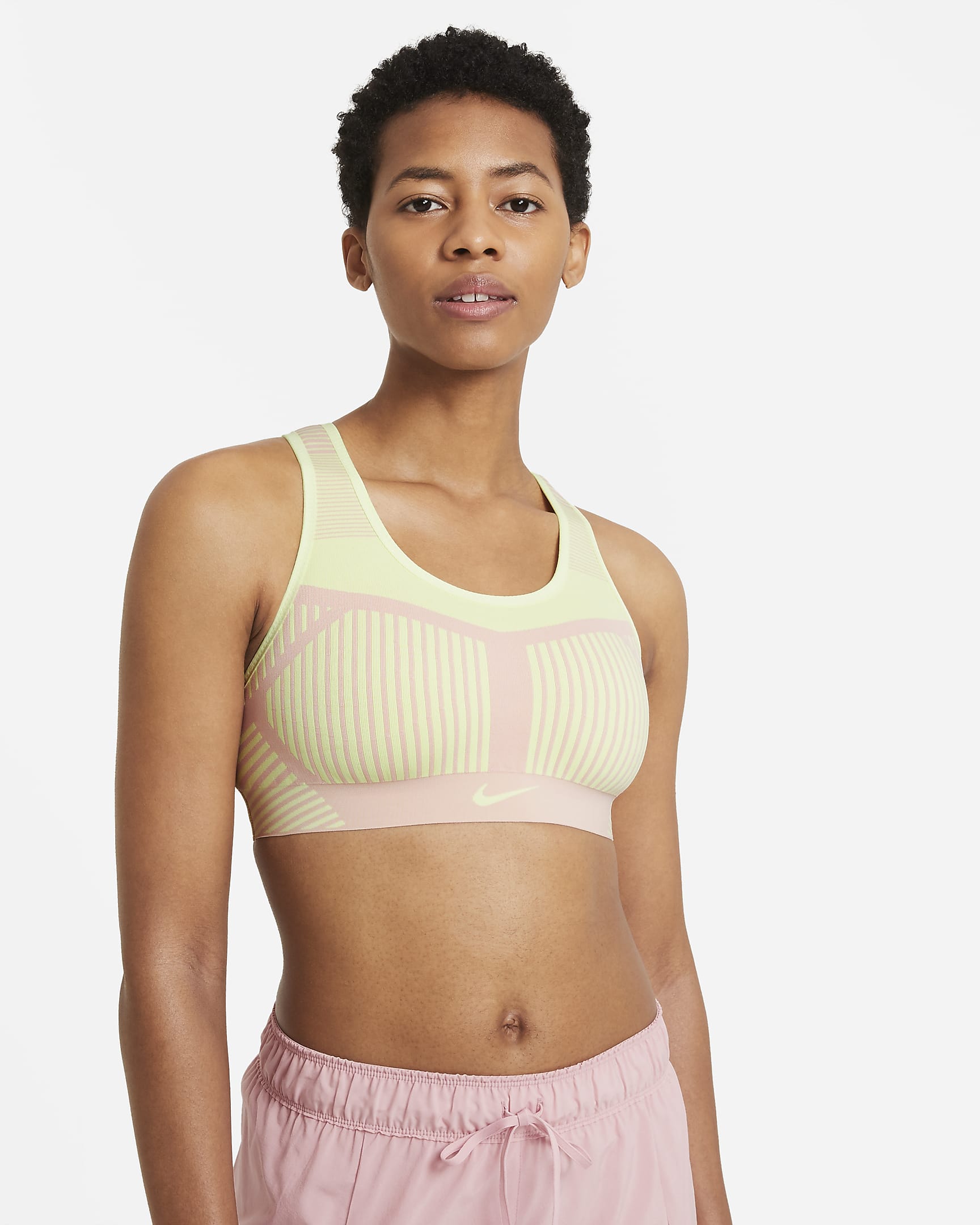 Brassière de sport non rembourrée à maintien supérieur, Nike, 51,97€.