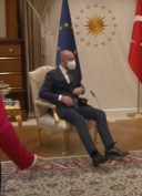 Ursula von der Leyen face à Charles Michel et Recep Tayyip Erdogan