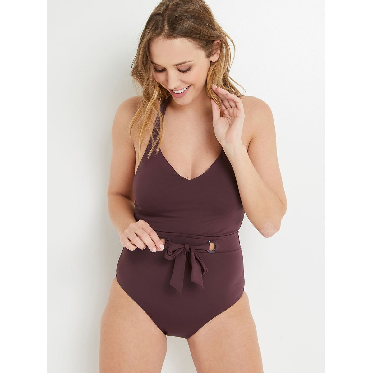 Maillot de bain uni marron avec détail de ceinture, Rougegorge, 31,43€ au lieu de 44,90€.