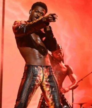 Lil Nas X explose sa braguette en direct : un air de Janet Jackson mais sans les conséquences sexistes