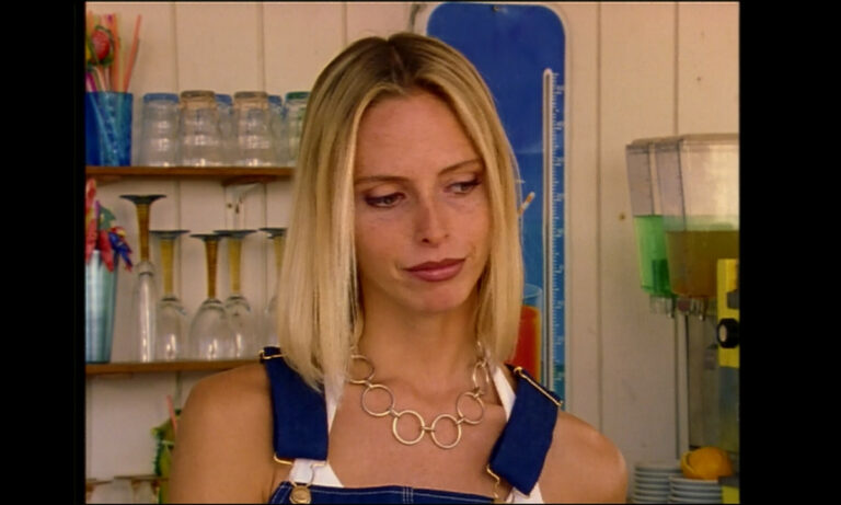 Tonya Kinzinger (Jessica Lowry dans Sous le soleil) : qu'est-elle devenue ? Tonya Kinzinger (Jessica Lowry dans Sous le soleil) : qu'est-elle devenue ?