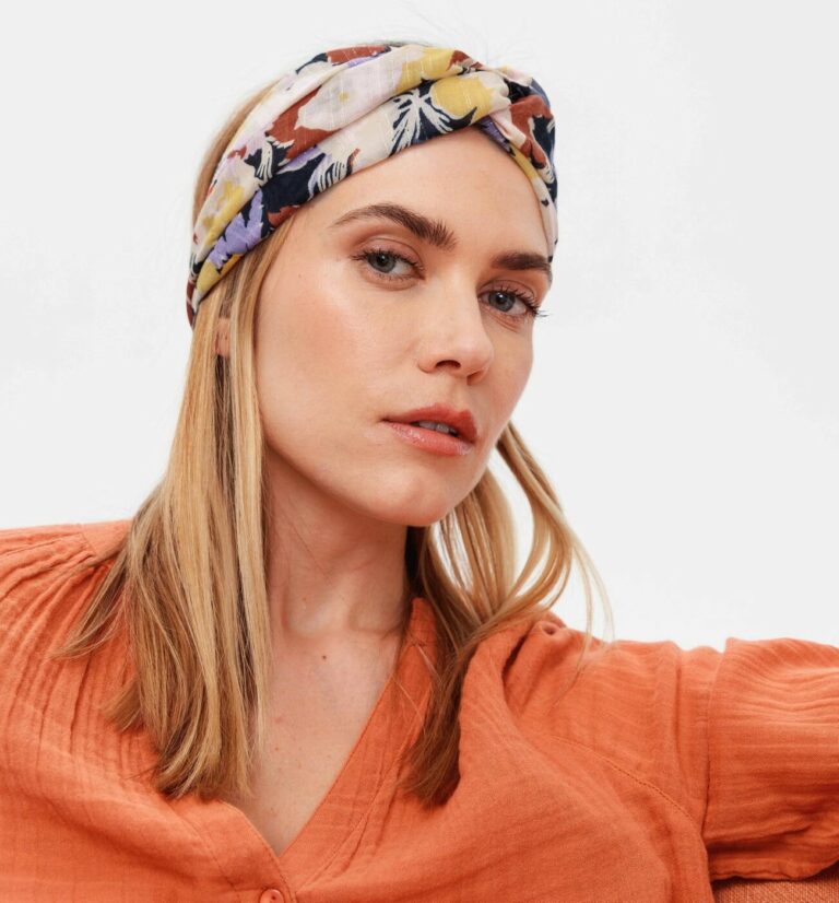 Headband en polyester imprimé fleuri, Promod, 12,95€. Headband en polyester imprimé fleuri, Promod, 12,95€.