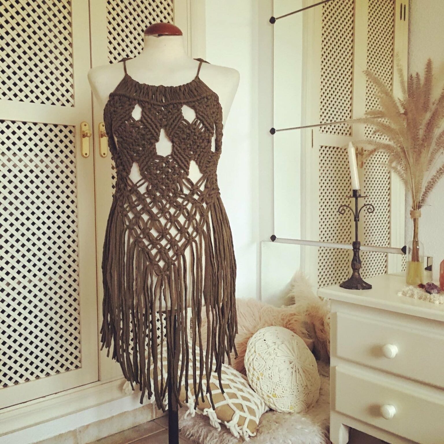 Haut en macramé, MacramoonCreaciones, 59€. Haut en macramé, MacramoonCreaciones, 59€.