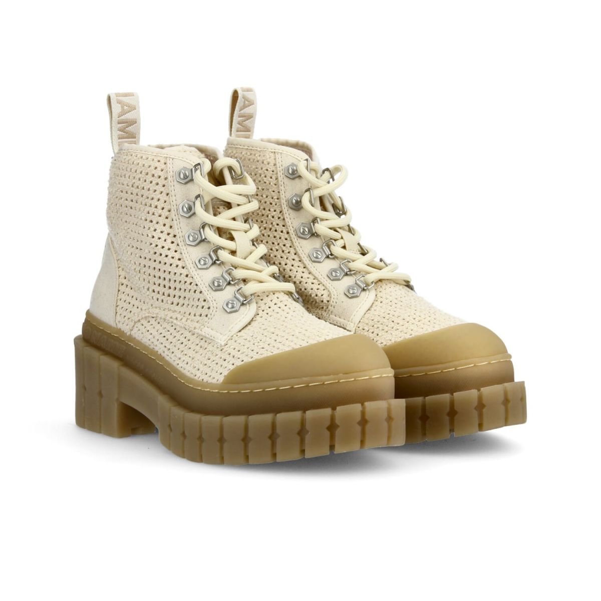 Bottines Kross Low Boots en toile de coton et semelle crantée de 7,5 cm, No Name, 119€.