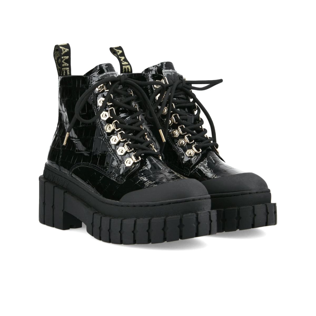 Bottines Kross Low Boots en similicuir embossé croco et semelle crantée de 7,5 cm, No Name, 159€.