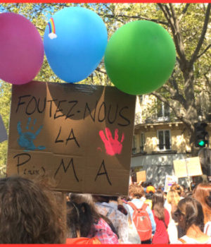 manifestante a la marche lesbienne de Paris le 25 avril 2021