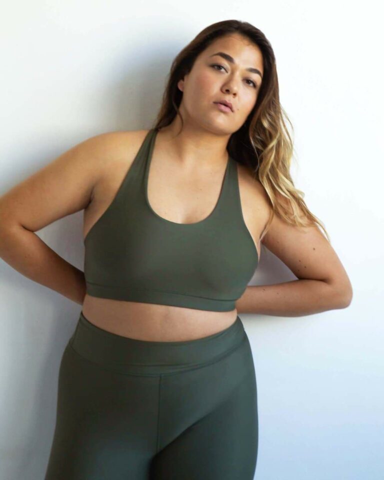 Brassière en nylon régénéré, entièrement doublée, Caur Paris, 55€. Brassière en nylon régénéré, entièrement doublée, Caur Paris, 55€.