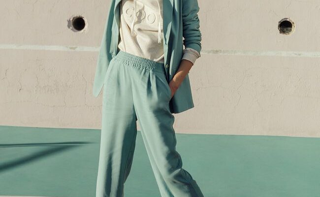 Veste de tailleur en lyocell, 49,95€, et pantalon large en lyocell, 39,95€, Promod. Veste de tailleur en lyocell, 49,95€, et pantalon large en lyocell, 39,95€, Promod.