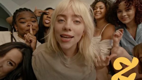 Dans son nouveau clip Lost Cause, Billie Eilish s’éclate avec ses copines