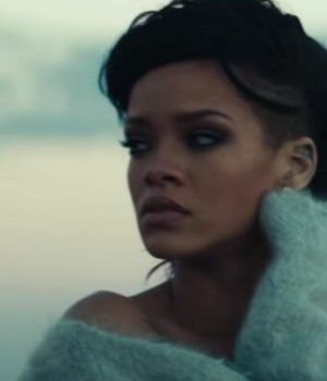 Le pouvoir de Rihanna sera-t-il assez puissant pour rendre tendance même le vernis écaillé ?