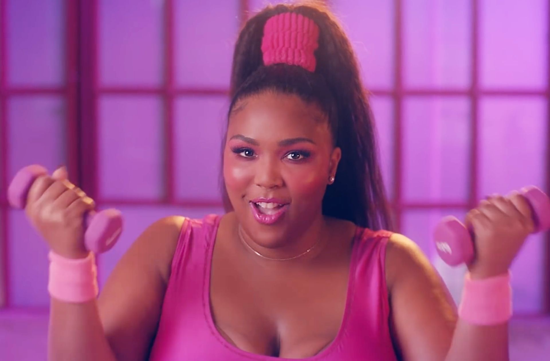 Lizzo dans le clip de "Juice"