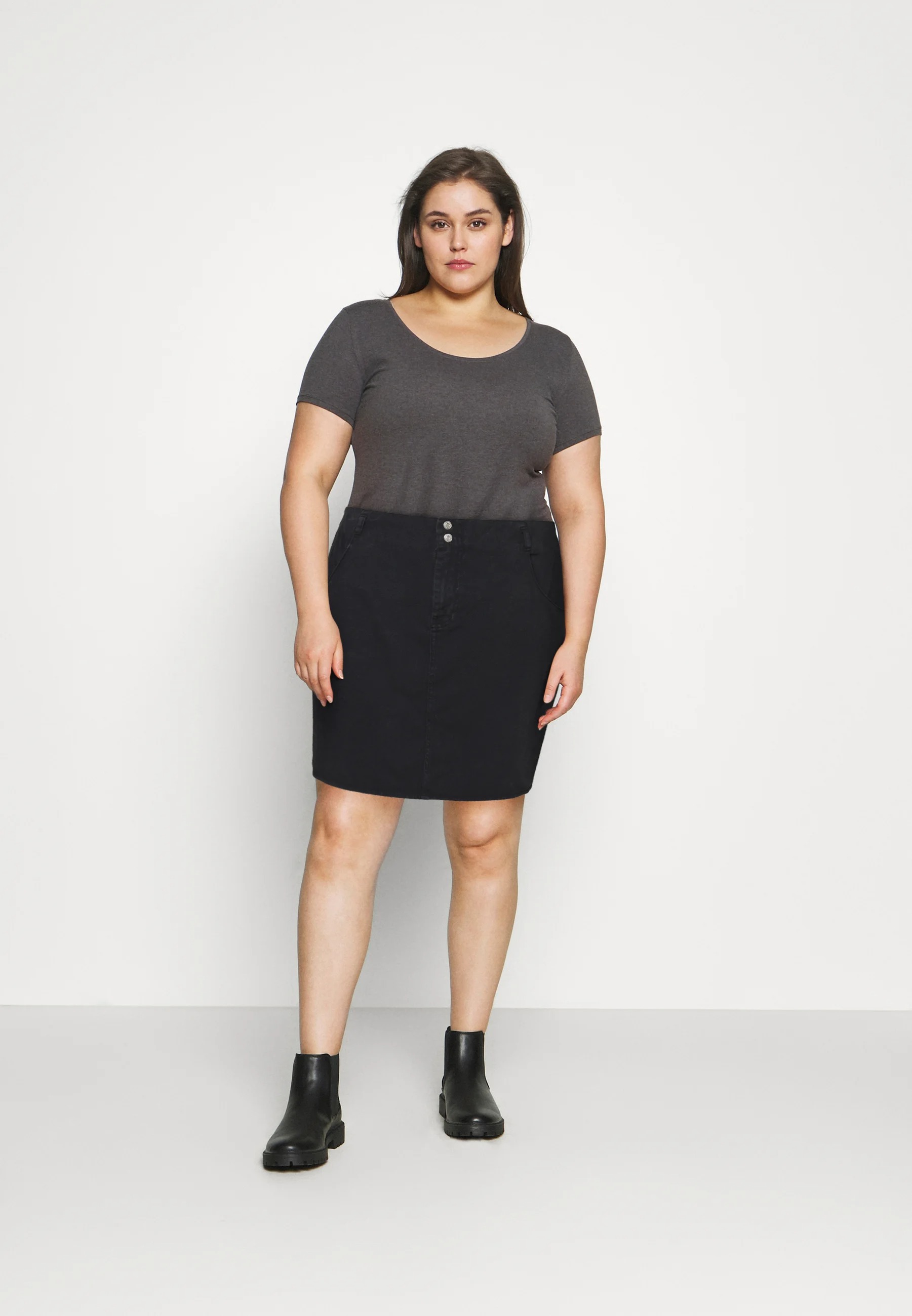 Mini-jupe en jean 100% coton, Noisy May Curve, 22,55€ au lieu de 29,95€. Mini-jupe en jean 100% coton, Noisy May Curve, 22,55€ au lieu de 29,95€.