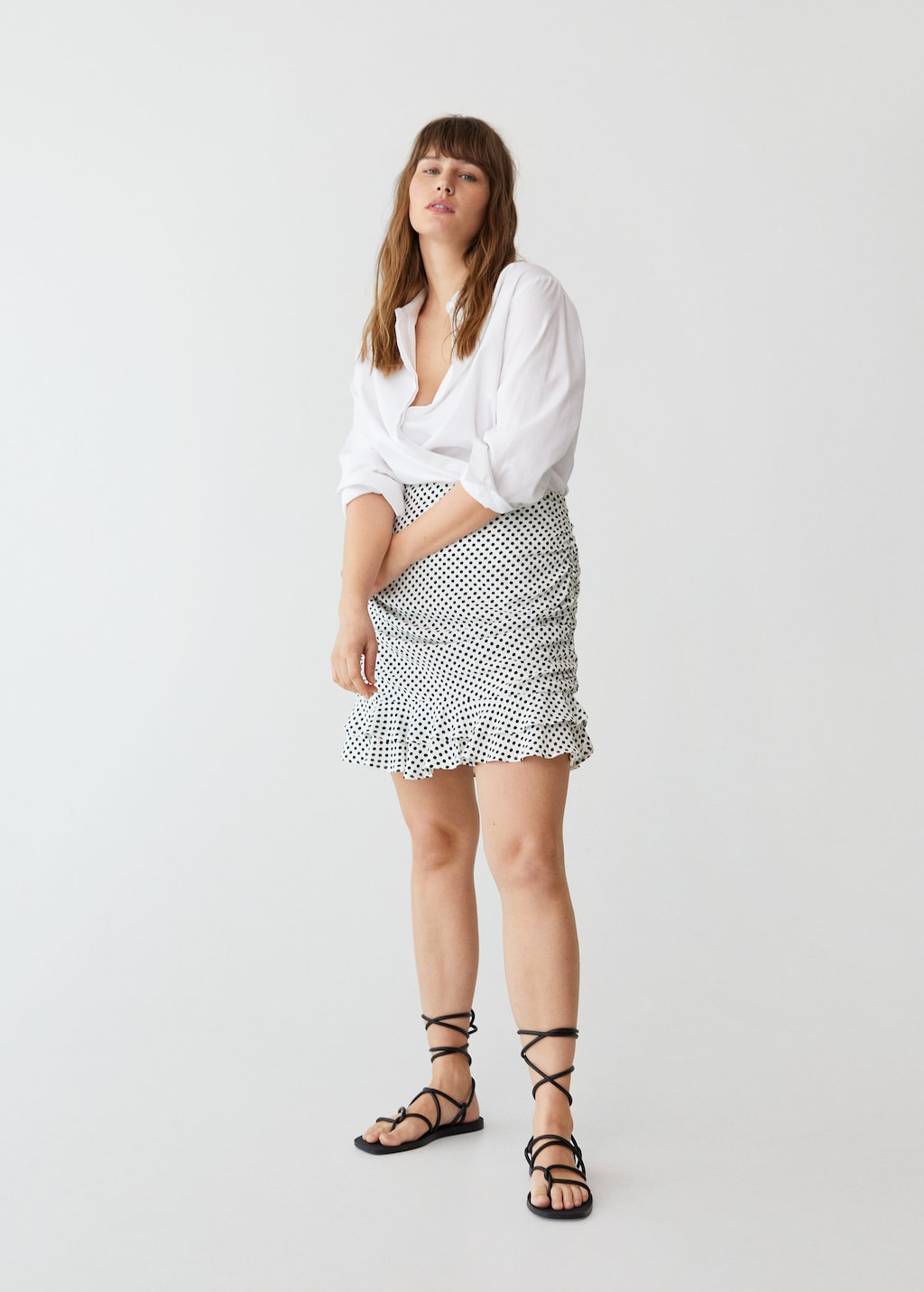 Mini-jupe froncée à volants et imprimé pois, Violeta by Mango, 39,99€.