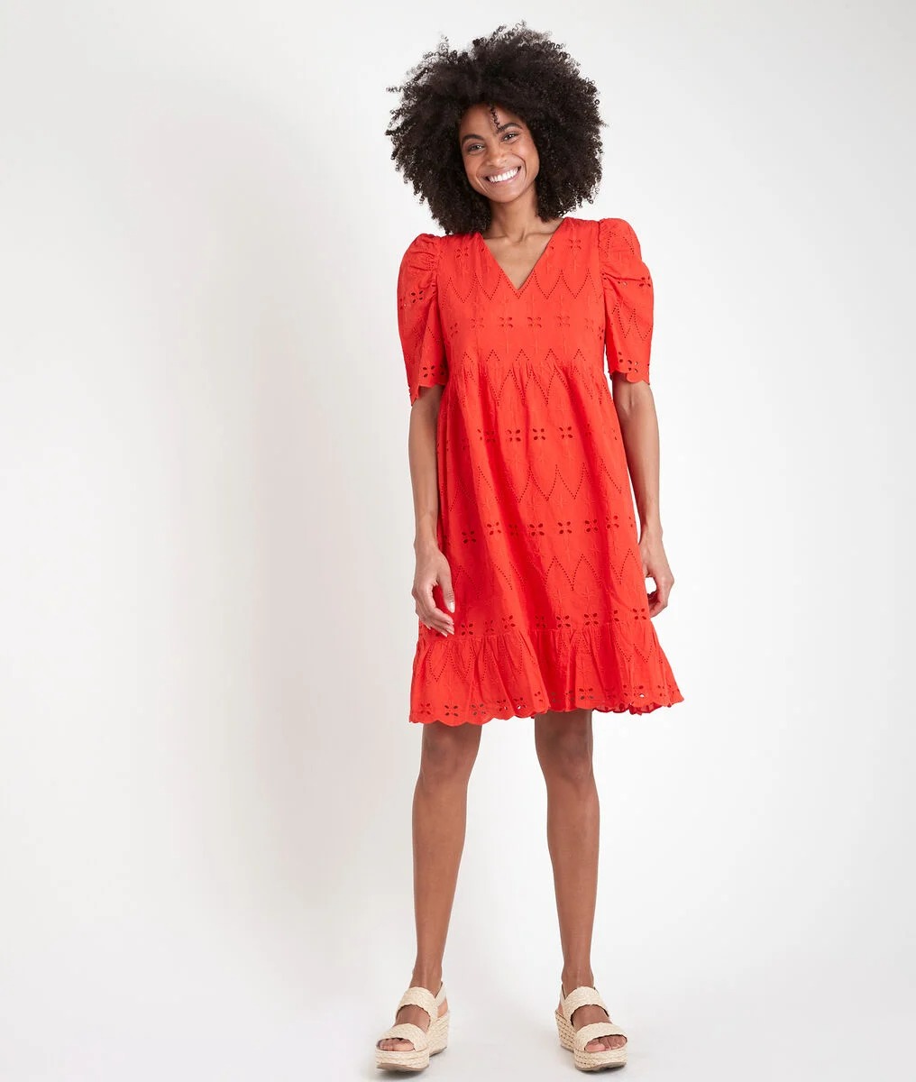 Robe courte en 100% coton biologique à détails de broderies anglaises, Maison 1 2 3, 129€.