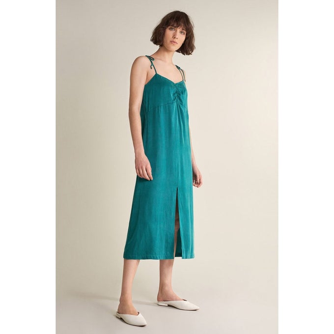 Robe à taille empire en 55% cupro et 45% viscose, Salsa, 69,95€.