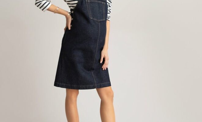 Robe de grossesse salopette en jeans, La Redoute collections, 39,99€. Robe de grossesse salopette en jeans, La Redoute collections, 39,99€.