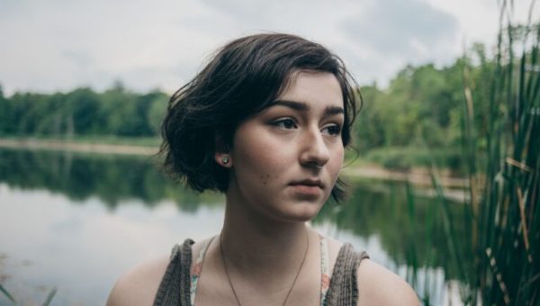 alex-brisbey-unsplash dating campagne lesbienne