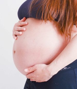 anna-civolani-unsplash femme enceinte