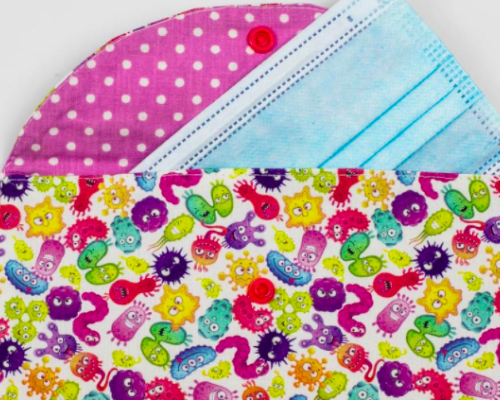 Pochette en tissu pour masques - Etsy - 6,00 € Pochette en tissu pour masques - Etsy - 6,00 €
