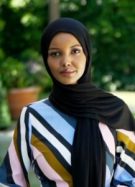Halima Aden, mannequin qui porte le foulard, raconte pourquoi elle a quitté les podiums dans un documentaire de la BBC